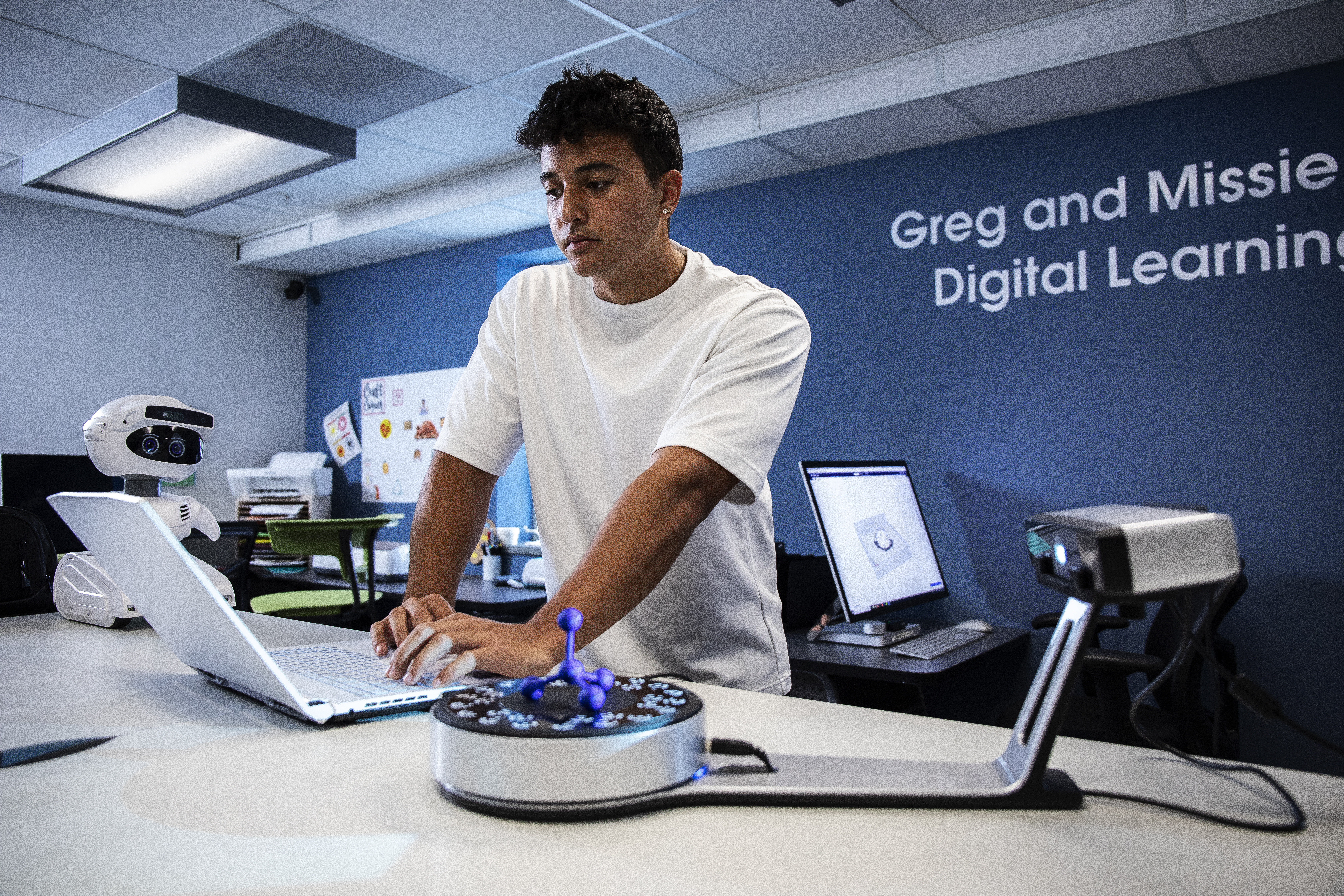 Student in the Digital Learning Lab