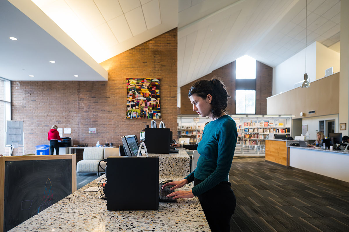 GCC student in the library