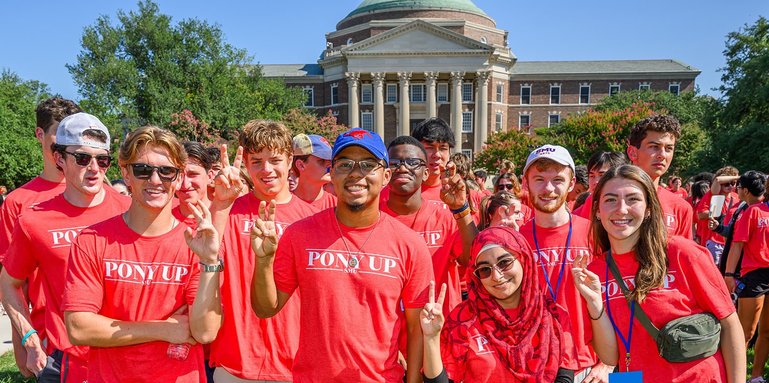 Students in front of Dallas Hall