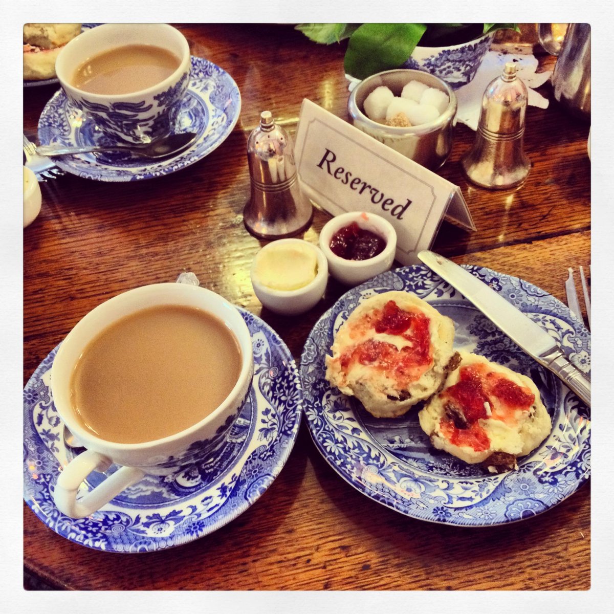 Image of London Summer Program Afternoon Tea